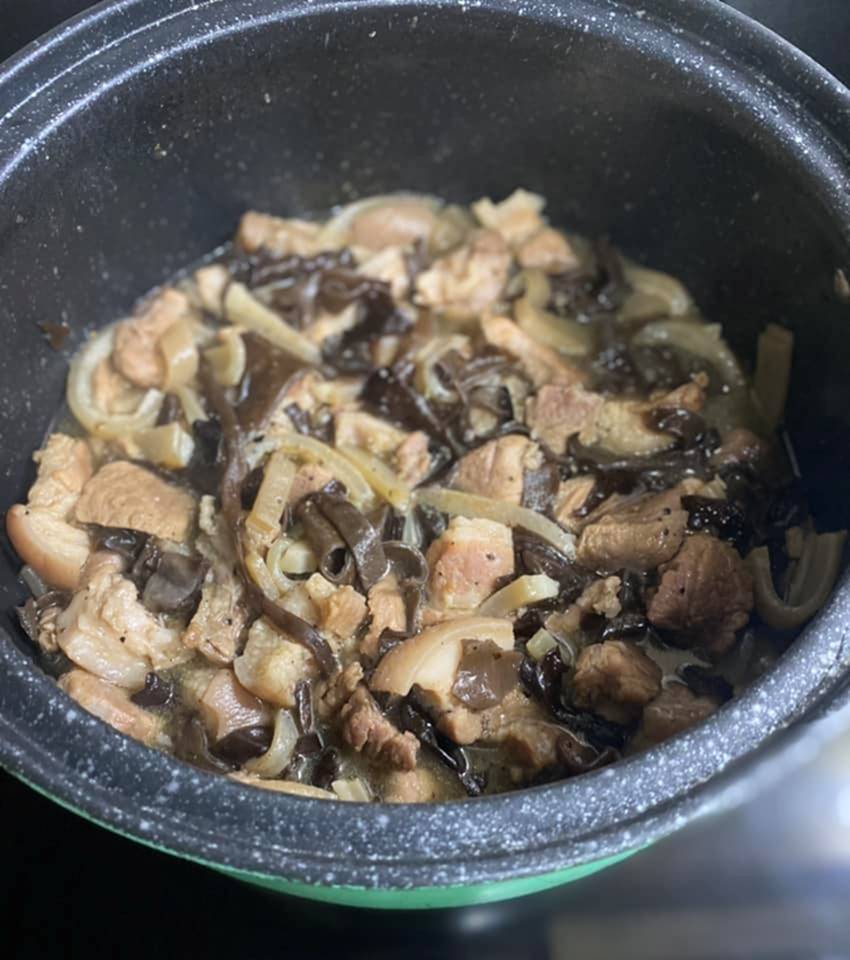 Mách bạn cách nấu thịt đông mềm nhừ, trong veo đẹp mắt cho ngày Tết-12