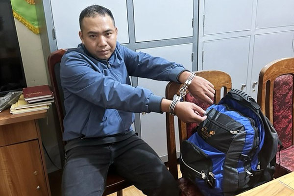 Kẻ cướp ngân hàng chiều 28 Tết định trốn sang Campuchia cùng ba lô tiền-5
