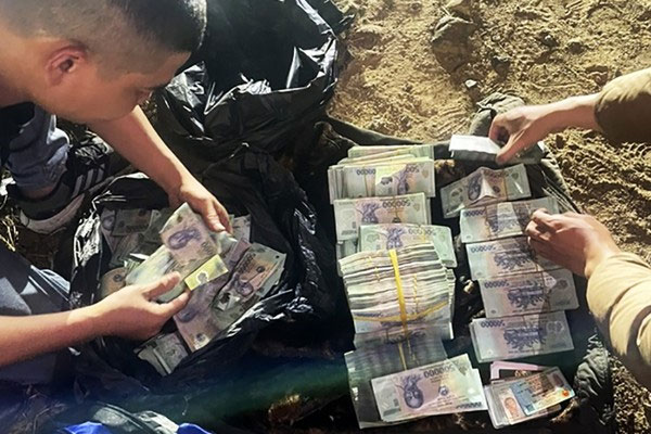 Kẻ cướp ngân hàng chiều 28 Tết định trốn sang Campuchia cùng ba lô tiền-4