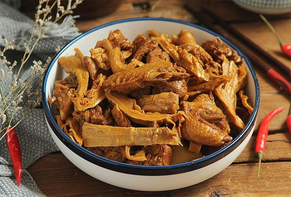 Nấu canh măng khô cúng Tất niên Tết Giáp Thìn 2024 nhớ làm thêm 1 bước này để loại bỏ hết độc tố, măng giòn ngon hơn-3