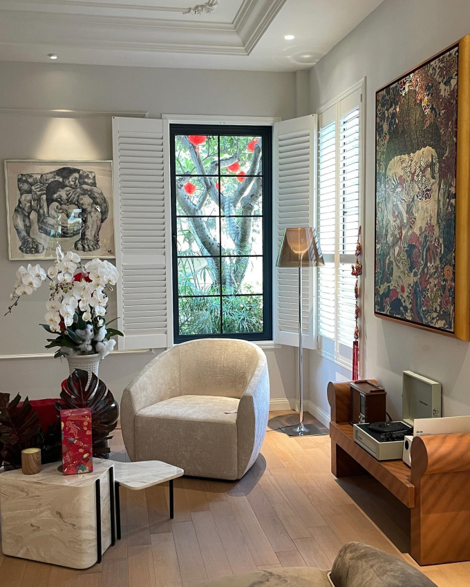 Diễm My 9X lần đầu hé lộ ngóc ngách ngập sắc Xuân bên trong ngôi biệt thự bề thế do mẹ chồng tặng làm quà cưới-1