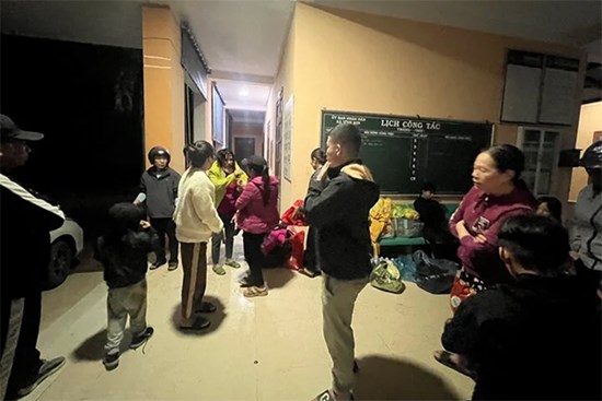 Nguyên nhân xe khách chở 39 người bị lật ở Quảng Trị