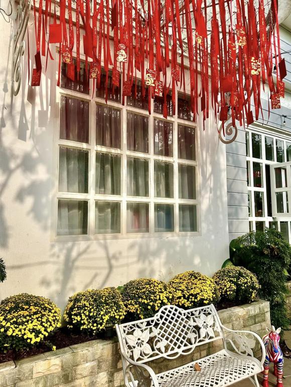 Không ăn Tết ở nhà nhưng biệt thự của cựu mẫu Thúy Hạnh vẫn rực rỡ, lộng lẫy đón Xuân-6