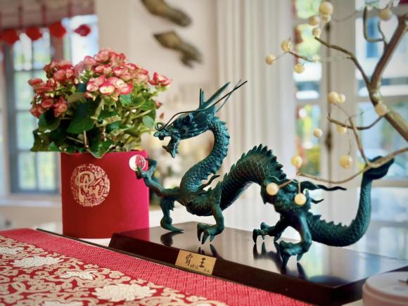 Không ăn Tết ở nhà nhưng biệt thự của cựu mẫu Thúy Hạnh vẫn rực rỡ, lộng lẫy đón Xuân-9