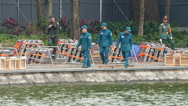 Mục sở thị trận địa pháo hoa lớn nhất Hà Nội trước giờ khai hỏa đón giao thừa-11