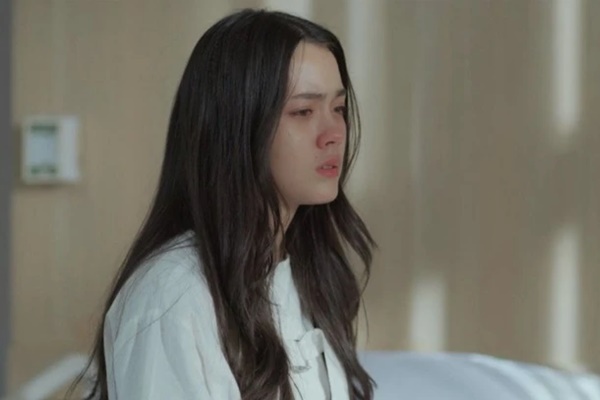 Dọn dẹp phòng mẹ, tôi òa khóc khi tìm thấy tấm ảnh bà cất giữ cẩn thận dưới gối-1