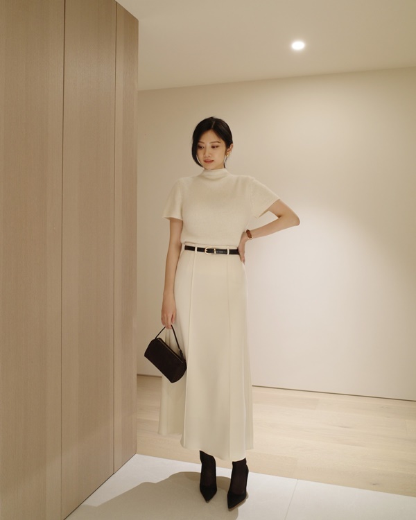 4 cách phối đồ với chân váy suông giúp chị em mặc đẹp xuyên Tết-6