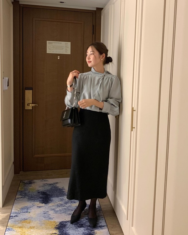 4 cách phối đồ với chân váy suông giúp chị em mặc đẹp xuyên Tết-7