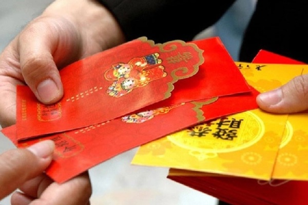 Được lì xì 200k, con trai nói một câu ngay trước mặt khách khiến bố mẹ ngượng chín mặt-1