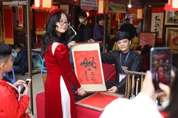 Hà Nội sáng sớm đầu tiên năm Giáp Thìn: Vắng vẻ lạ thường mà sao đẹp và yêu đến thế!-20