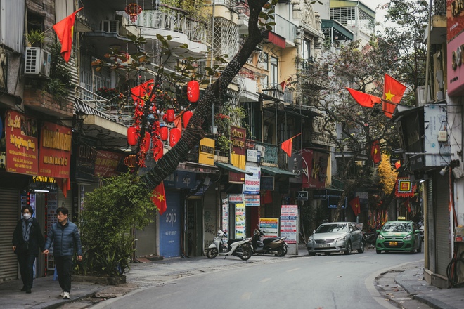 Hà Nội sáng sớm đầu tiên năm Giáp Thìn: Vắng vẻ lạ thường mà sao đẹp và yêu đến thế!-11