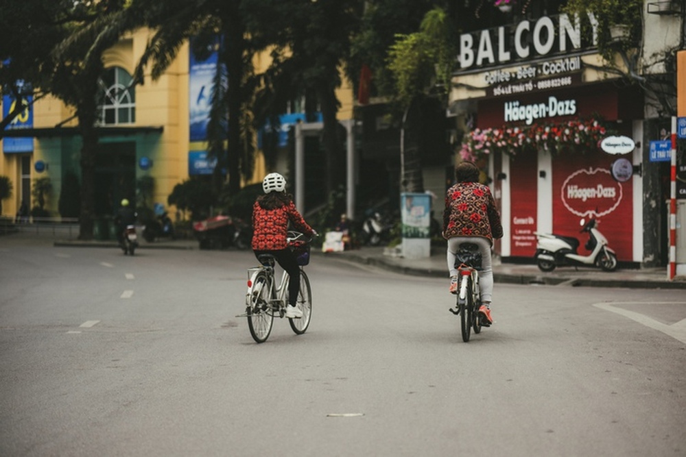 Hà Nội sáng sớm đầu tiên năm Giáp Thìn: Vắng vẻ lạ thường mà sao đẹp và yêu đến thế!-18