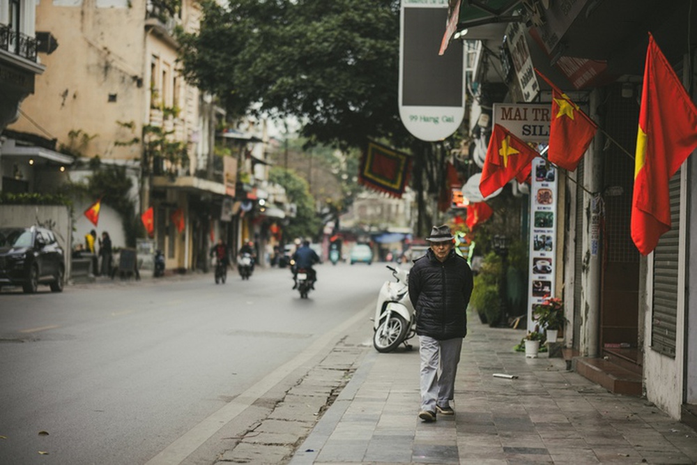 Hà Nội sáng sớm đầu tiên năm Giáp Thìn: Vắng vẻ lạ thường mà sao đẹp và yêu đến thế!-17