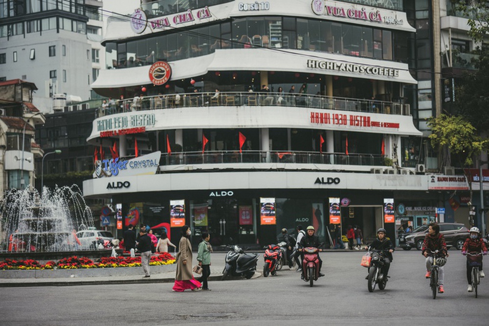 Hà Nội sáng sớm đầu tiên năm Giáp Thìn: Vắng vẻ lạ thường mà sao đẹp và yêu đến thế!-13