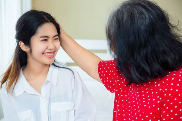 Bố tôi đang cúng Mùng Một Tết thì chị dâu nước mắt ướt má bước ra xin phép về nhà mẹ đẻ-2