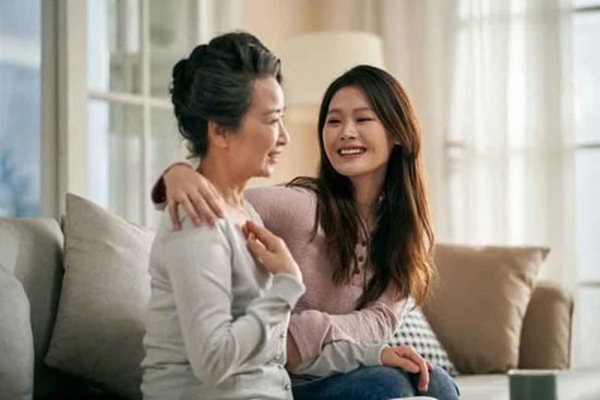 Sáng mùng 1 đi chúc Tết họ hàng thì bị mỉa mai 