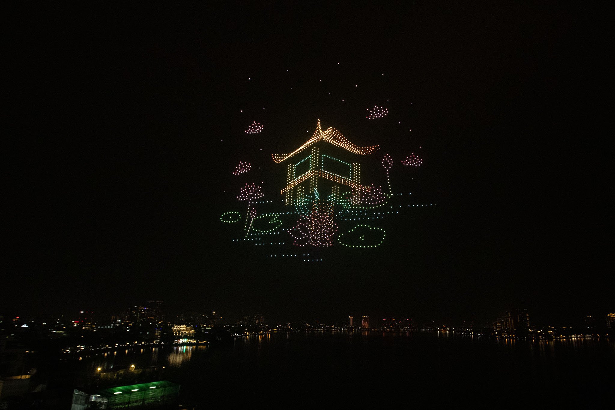 Lễ hội ánh sáng nghệ thuật Hà Nội: Sự trải nghiệm vừa đặc biệt, vừa ý nghĩa đêm giao thừa-6