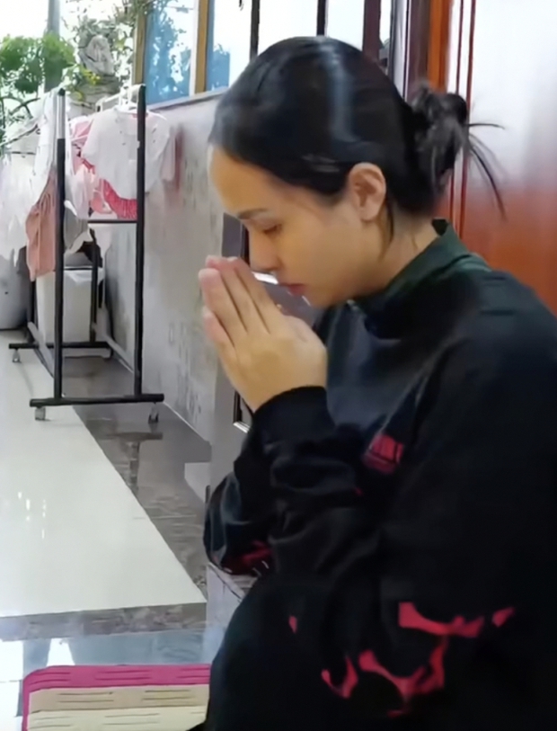 Ái nữ nhà cựu Chủ tịch CLB Sài Gòn lộ bụng bầu vượt mặt đón tết, em gái diện áo dài thướt tha du xuân cùng Duy Mạnh-2