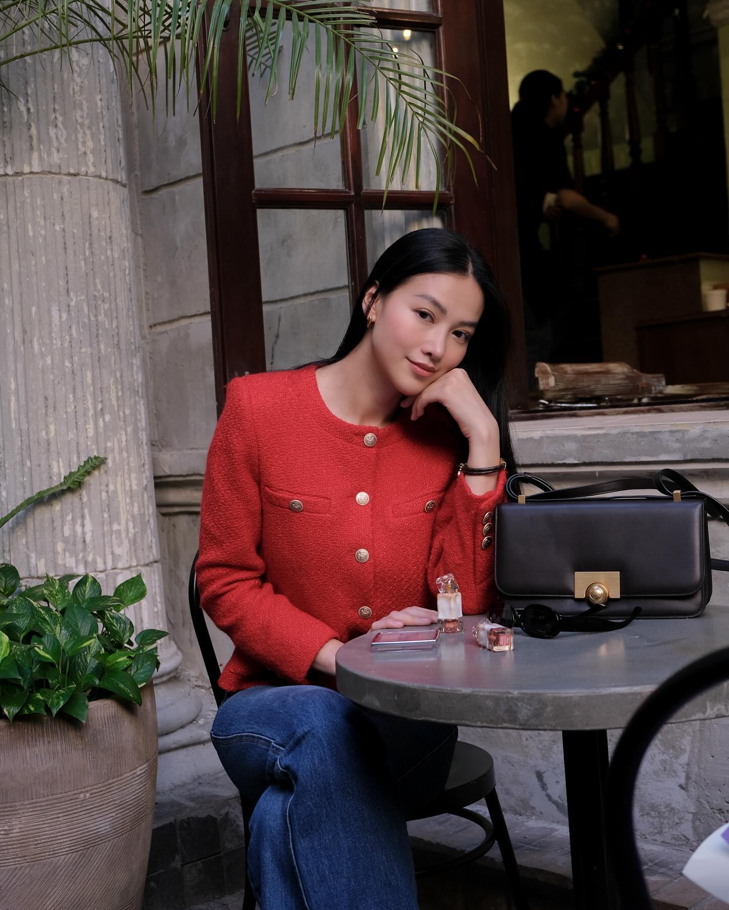 Tham khảo 10 set đồ màu đỏ của mỹ nhân Việt cho một năm mới Giáp Thìn rực rỡ, tràn ngập may mắn-5