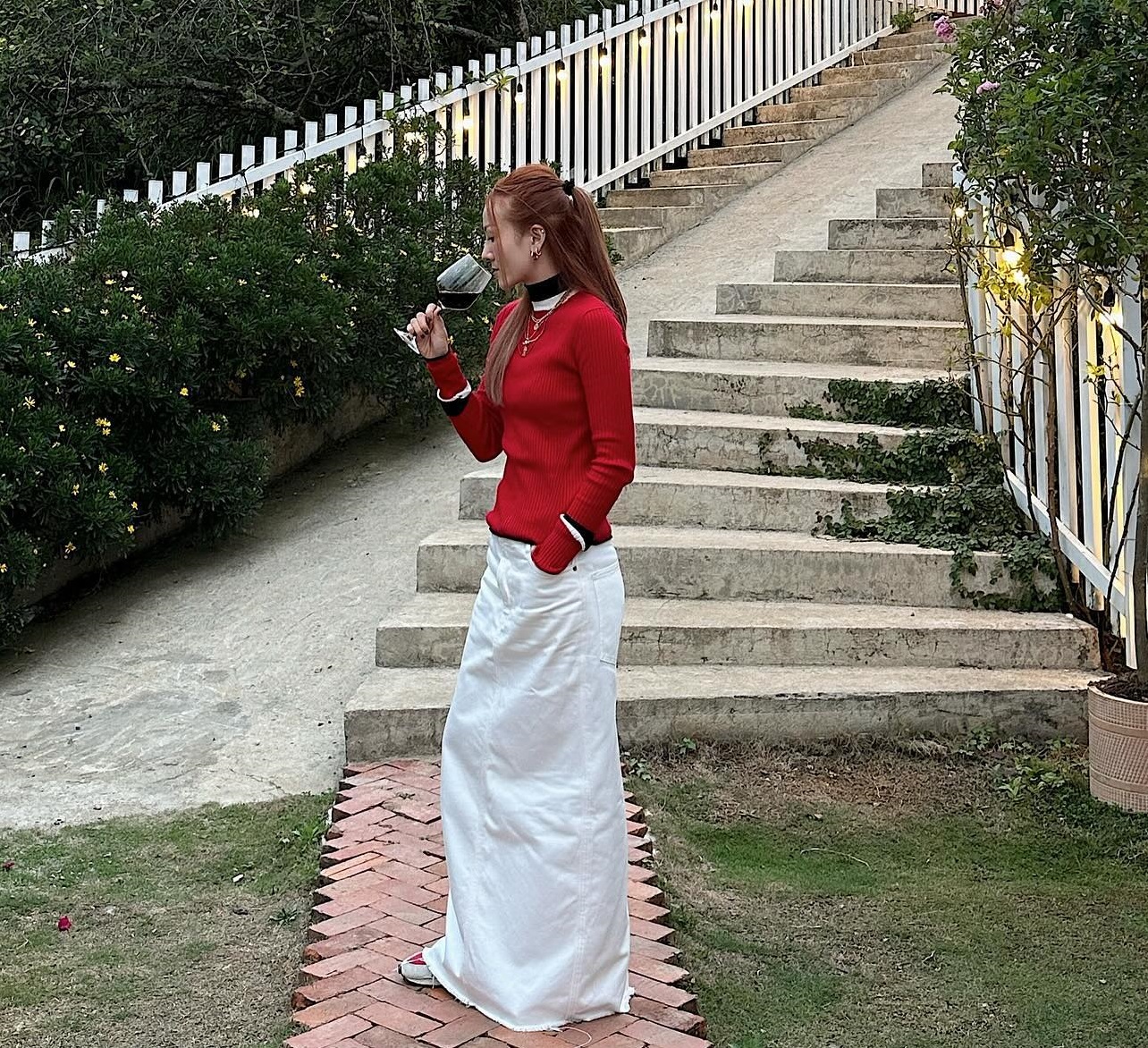 Tham khảo 10 set đồ màu đỏ của mỹ nhân Việt cho một năm mới Giáp Thìn rực rỡ, tràn ngập may mắn-8