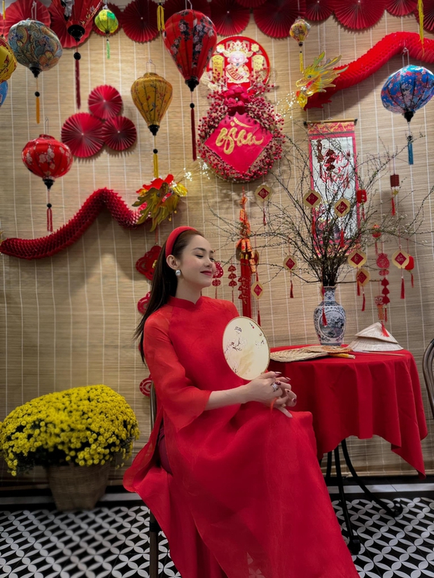 Minh Hằng xả kho ảnh gia đình đầu năm mới, nhóc tỳ hào môn chiếm mọi sự chú ý-1