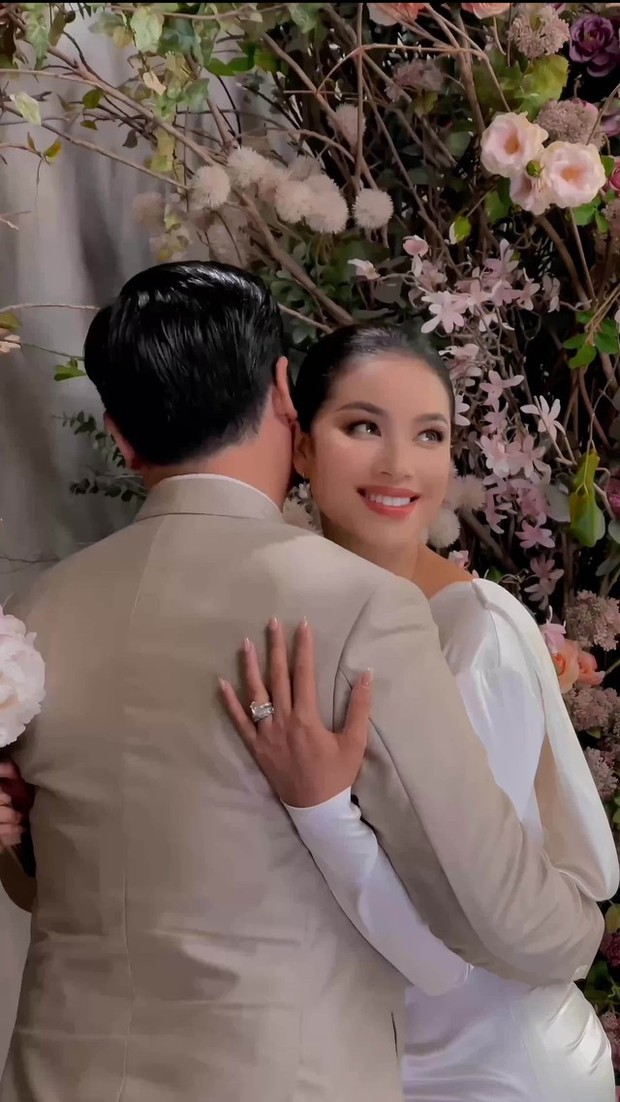 Phạm Hương check-in chanh sả đón Tết tại Mỹ, hiếm hoi cho ông xã kín tiếng lên sóng-5