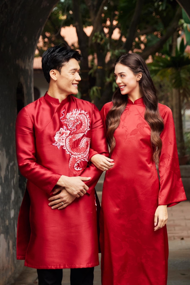 Không son phấn, vợ Tây của Tiến Dũng ghi điểm tuyệt đối khi về quê chồng ăn tết: Đăng toàn ảnh bố mẹ chồng, còn biết hát ru con-8