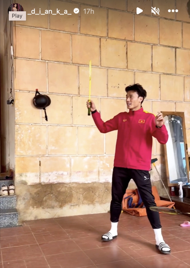 Không son phấn, vợ Tây của Tiến Dũng ghi điểm tuyệt đối khi về quê chồng ăn tết: Đăng toàn ảnh bố mẹ chồng, còn biết hát ru con-5