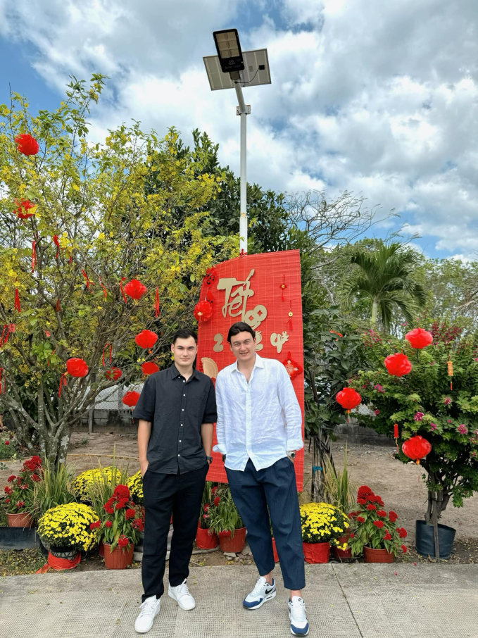 Gia đình thủ môn Lâm Tây chính thức gặp mặt gia đình Yến Xuân, hai ông thông gia tương lai có hành động gây chú ý-3