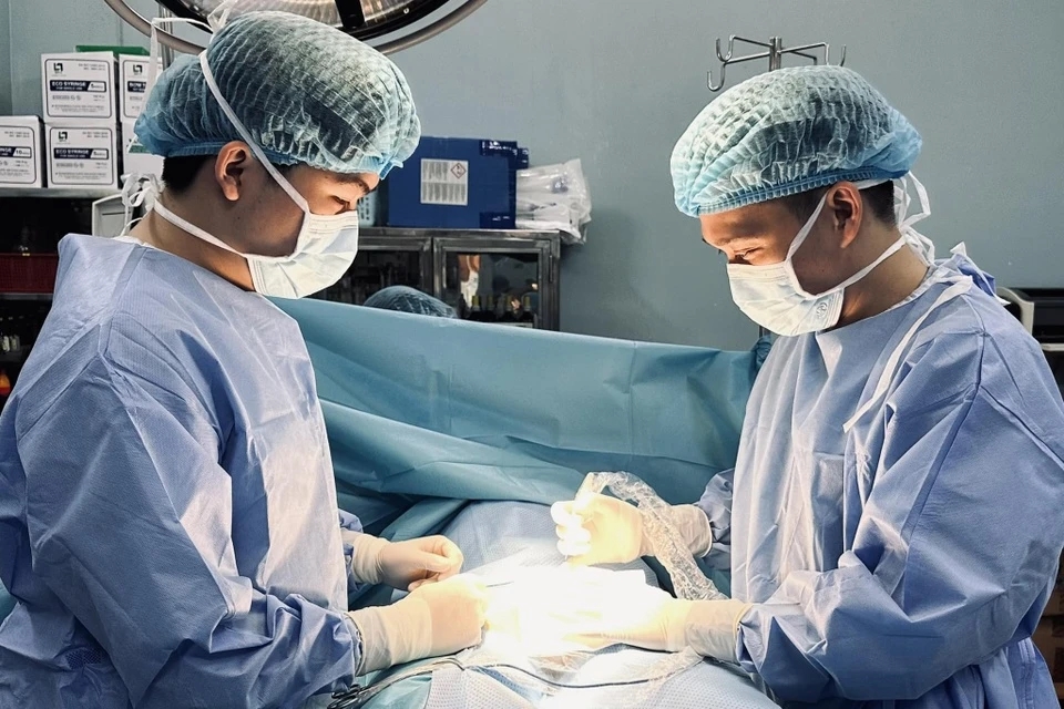 Nhập viện đầu năm vì gãy súng-1