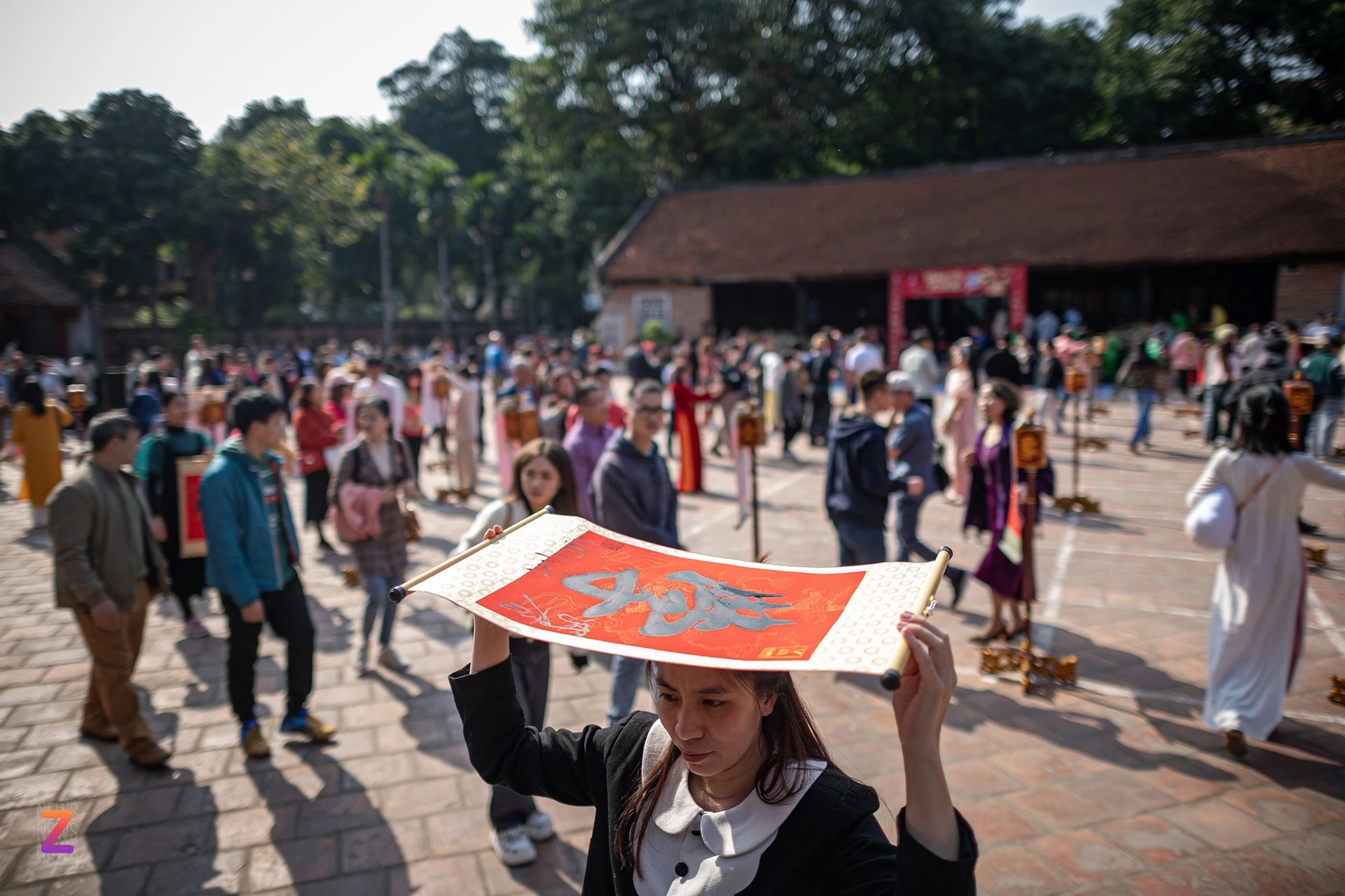 Hàng nghìn người xếp hàng xin chữ đầu năm ở Văn Miếu-1