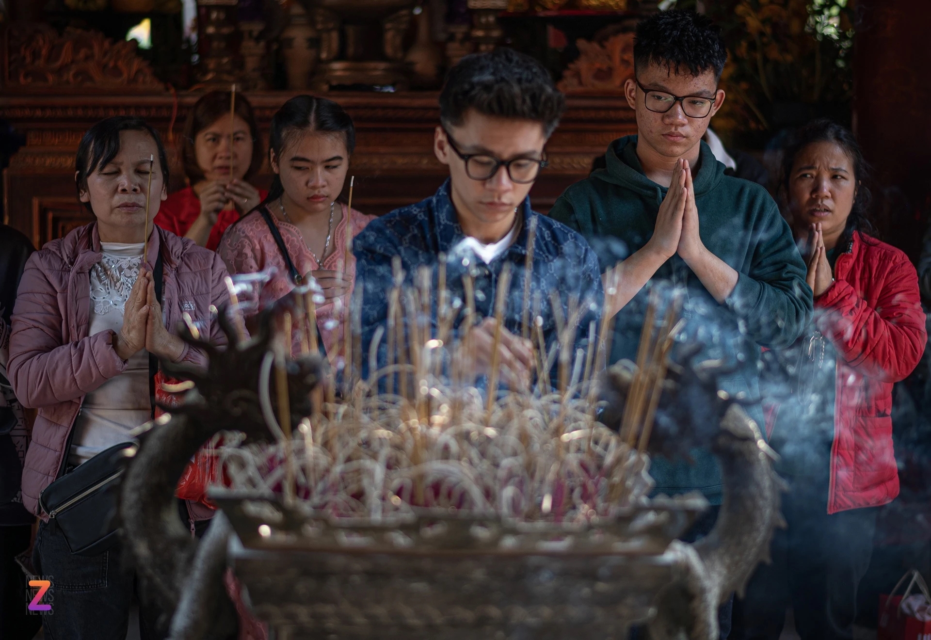 Hàng nghìn người xếp hàng xin chữ đầu năm ở Văn Miếu-12