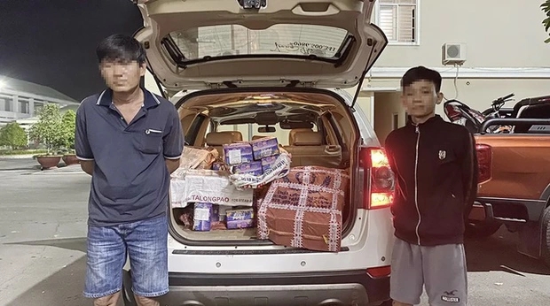 Bắt 2 đối tượng buôn lậu hàng trăm kg pháo nổ-1