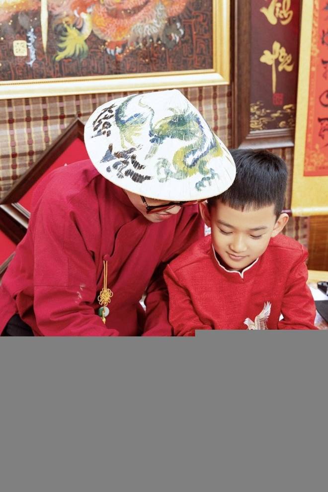 Lương Thế Thành và Thúy Diễm đưa con trai đi xin chữ đầu năm, hai chữ vừa hay vừa ý nghĩa vô cùng-2