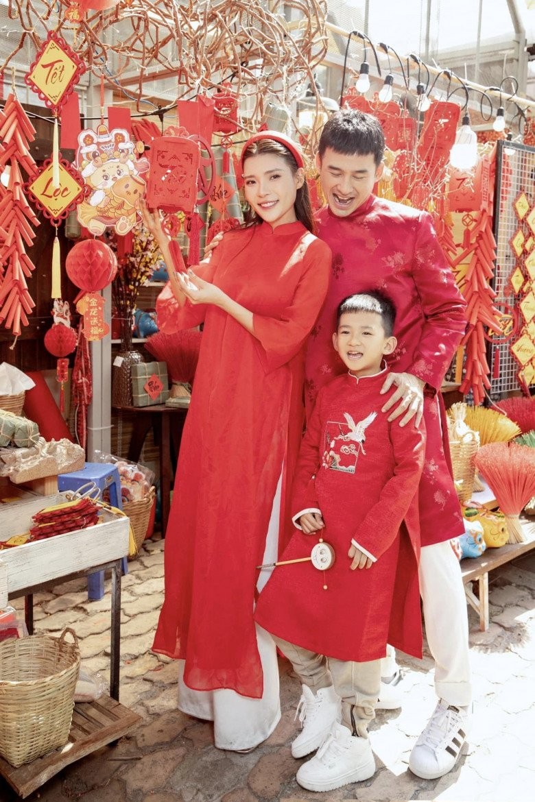 Lương Thế Thành và Thúy Diễm đưa con trai đi xin chữ đầu năm, hai chữ vừa hay vừa ý nghĩa vô cùng-3