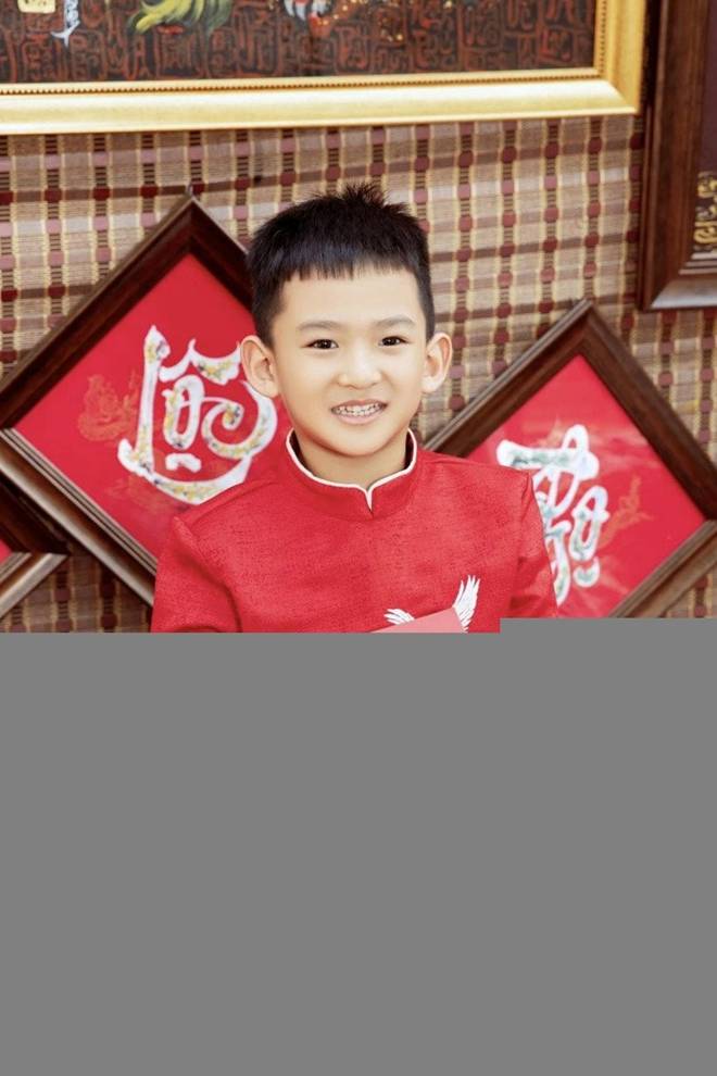 Lương Thế Thành và Thúy Diễm đưa con trai đi xin chữ đầu năm, hai chữ vừa hay vừa ý nghĩa vô cùng-4
