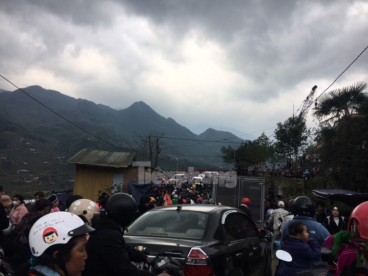 Sa Pa đông nghẹt khách du lịch ngày mùng 3 Tết-3