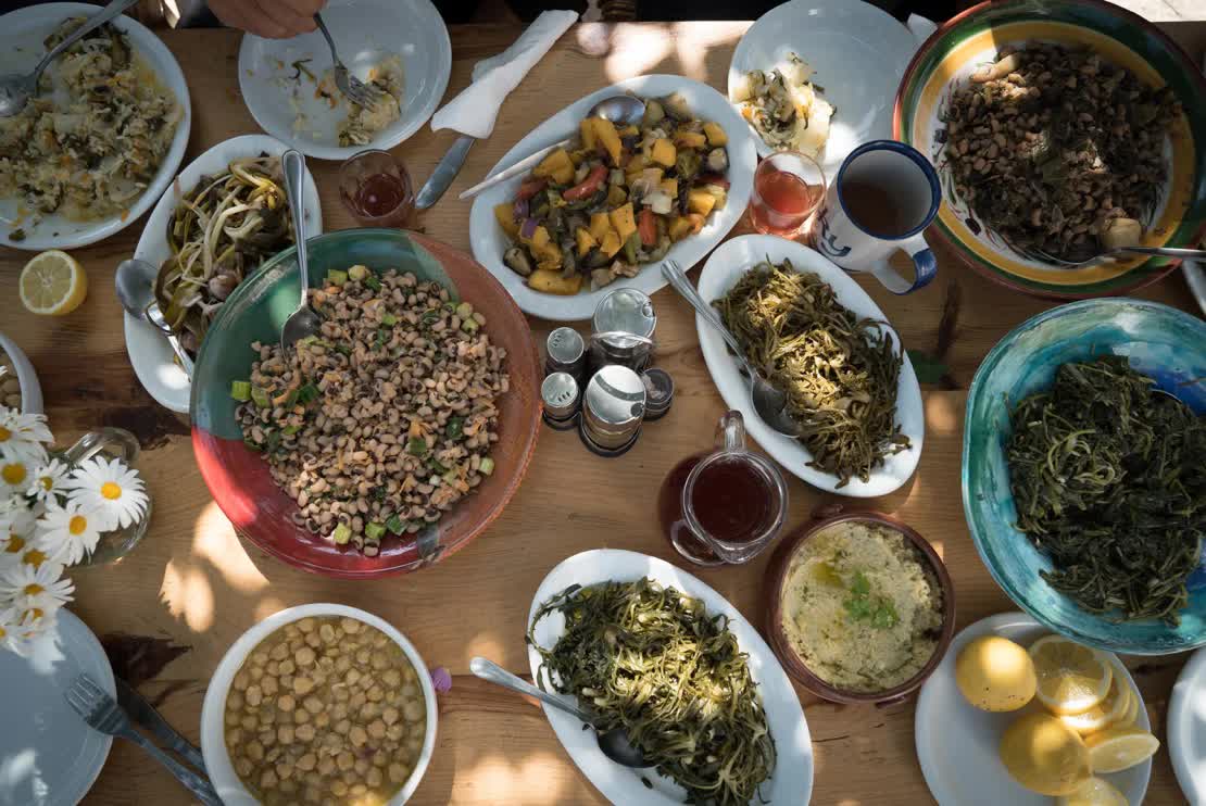 Tiết lộ bữa trưa hàng ngày của gia đình sống lâu nhất thế giới gồm những thực phẩm quen thuộc đến không ngờ-3