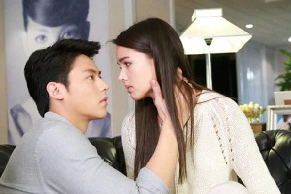 Cứ nửa đêm chồng lại lẻn sang phòng khác, tôi theo dõi rồi bật khóc với bí mật của anh-1
