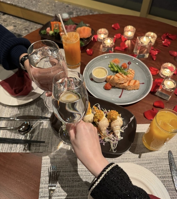 1 cặp đôi Vbiz công khai ăn tối cùng nhau, xác nhận hẹn hò dịp Valentine?-3