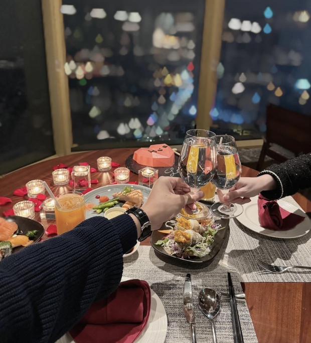 1 cặp đôi Vbiz công khai ăn tối cùng nhau, xác nhận hẹn hò dịp Valentine?-4