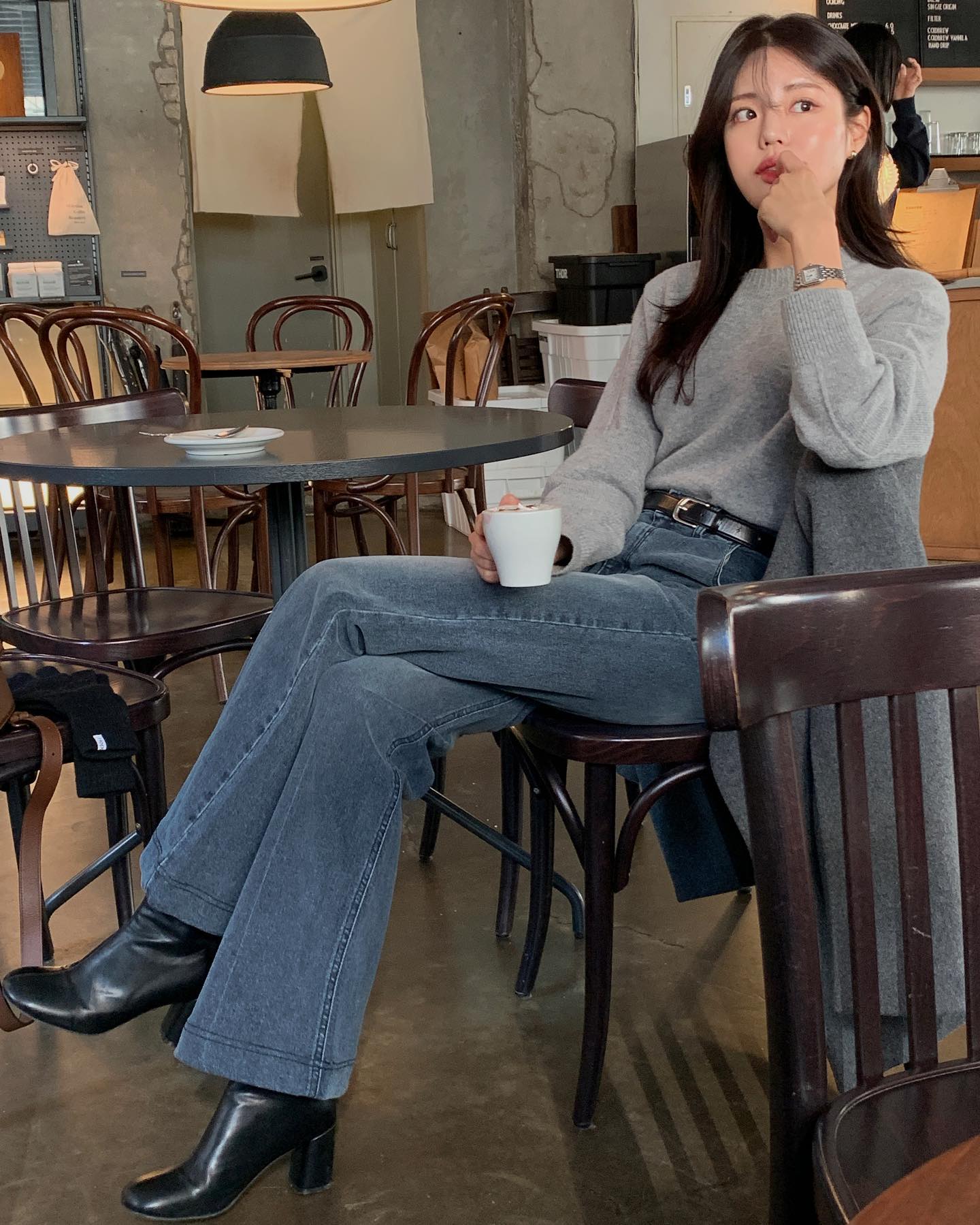 4 món thời trang nên kết hợp với quần jeans để sành điệu hơn-5