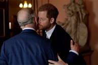Bên trong cuộc hội ngộ 45 phút đầy cảm xúc của Hoàng tử Harry và Vua Charles sau 9 tháng xa cách