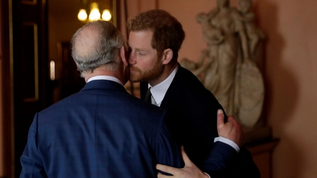 Bên trong cuộc hội ngộ 45 phút đầy cảm xúc của Hoàng tử Harry và Vua Charles sau 9 tháng xa cách-2
