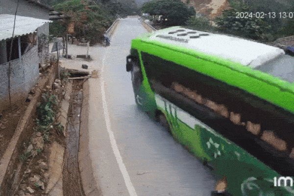 Xác định danh tính nạn nhân vụ lật xe khách ở Yên Bái-2