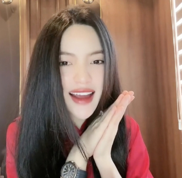 Chu Thanh Huyền cùng mẹ chồng uống trà ăn bánh đầu năm, được chị dâu của Quang Hải bảo vệ khi bị so sánh dâu cả - dâu thứ-2