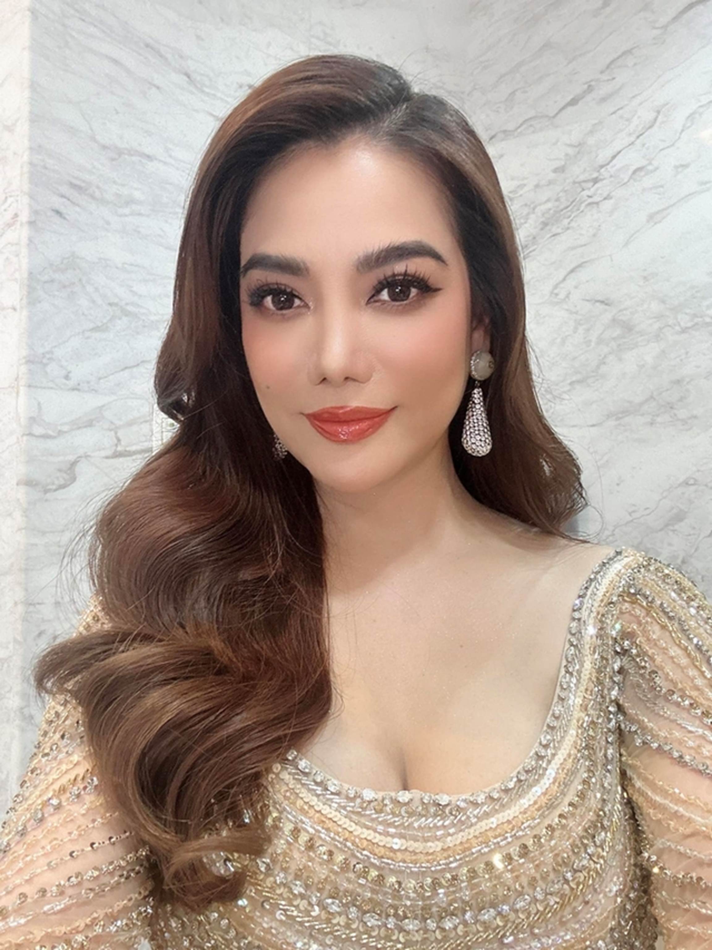 Mỹ nhân tuổi Thìn quyền lực của showbiz Việt: Yêu bạn trai kém 14 tuổi nhưng vẫn quá đẹp đôi-1