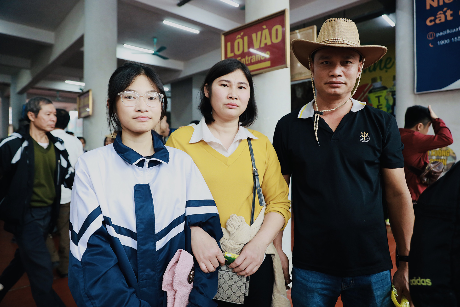 Hàng chục nghìn người cực nhọc chen lấn lên cáp treo chùa Hương-10