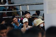 Hàng chục nghìn người cực nhọc chen lấn lên cáp treo chùa Hương