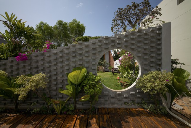 Ngôi nhà ấm áp giống như tổ dế mèn-18